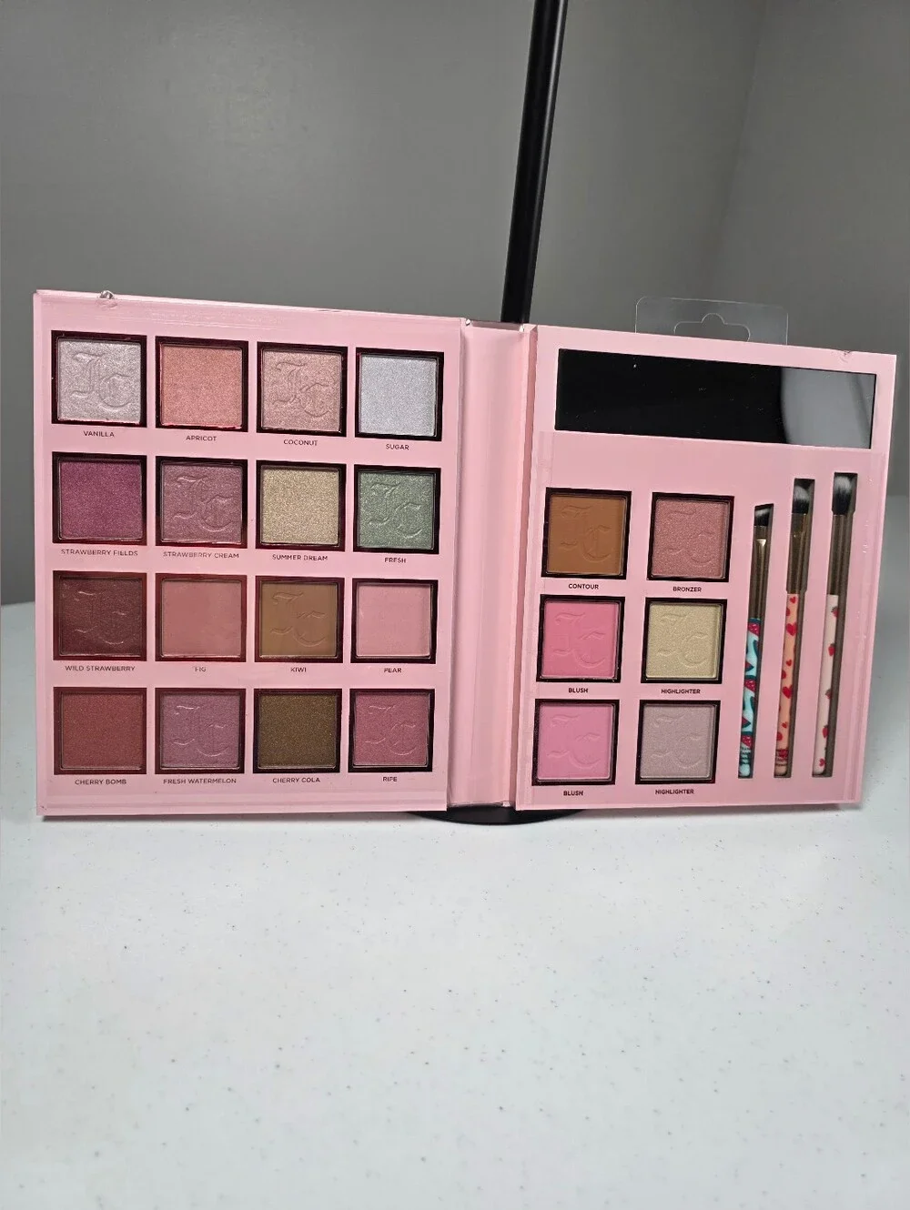 Juicy Couture Pink Eye & Face Palette - Cherry Blossom Shades